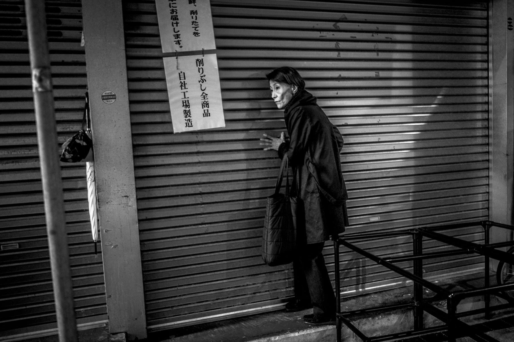 Closing Time : Nighttime in Japan : Richard Dweck