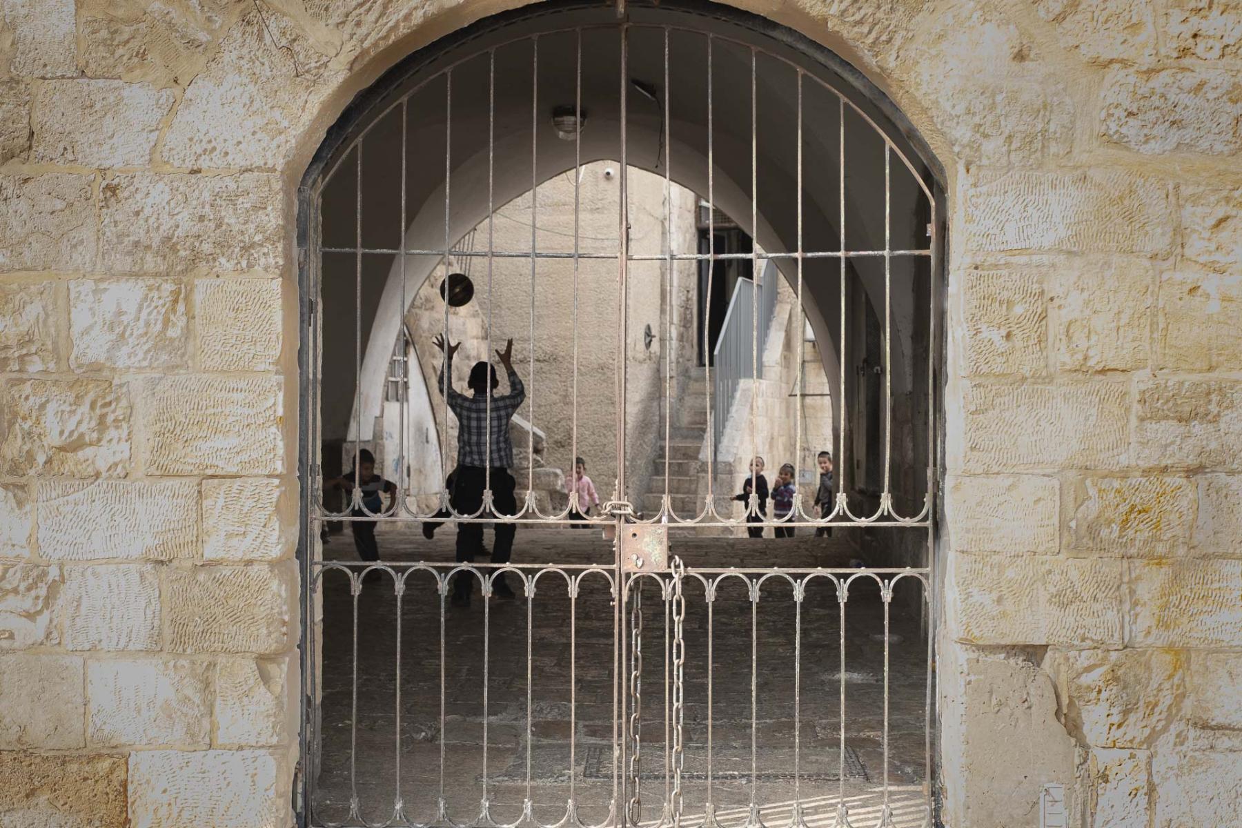  : Pandemic Lockdown in the Holy City : Richard Dweck